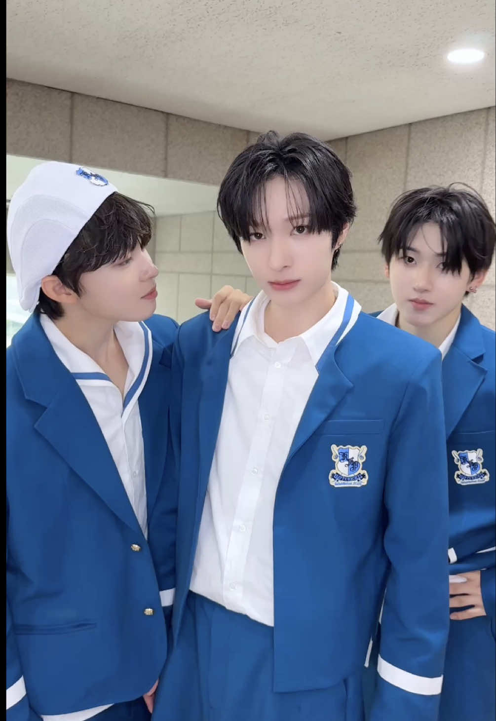 Who's that? It's me, KickFlip! #계훈 #동화 #케이주 #Kyehoon #Donghwa #Keiju #KickFlip #킥플립 #Kick_Out_Flip_Now #FREEZE