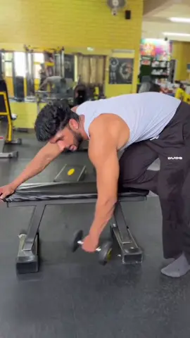 Always try any workout from light weight fix your posture warmup your muscles and than shift to heavier weight for safe and optimal posture and performance.Control your negatives (repetition) In order to build a well defined physique or any muscle group#deadlift #abs #gymrat #legworkout #fitnessmotivation #trending 