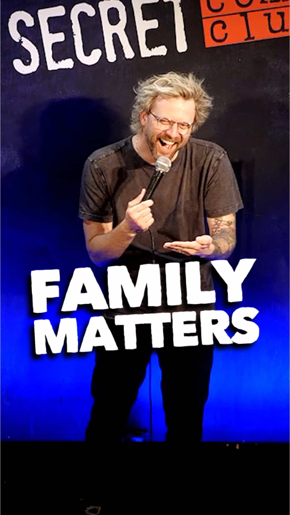 The family that waheys together, stays together ♥️ #comedy #funny #uk #aussie #comedian #family #london #crowd #couple #daughter #father #it #support #train #dating #app 