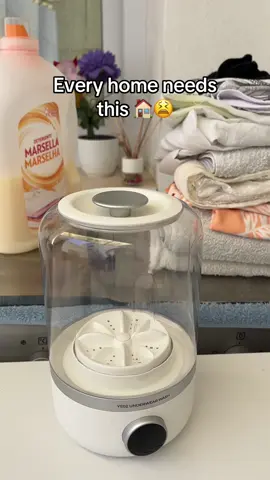 Tired of washing your underwear by hand? With WashKube everything is easier, faster and cleaner. Wash socks, underwear and small items in just minutes. It works by USB, makes no noise and takes up very little space. Ideal for small apartments, travel, students or those looking for convenience. WashKube is the mini washing machine that is revolutionizing daily washing. #washing #washingmachine #Home #miniwasher 