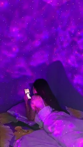 The light that makes your room feel like a safe space💫💜 #tiktokfinds #fyp #foryoupagе #tiktokviral #nightvibes #lightsforbedroom #roomlights #projectorlights #auroraborealis 