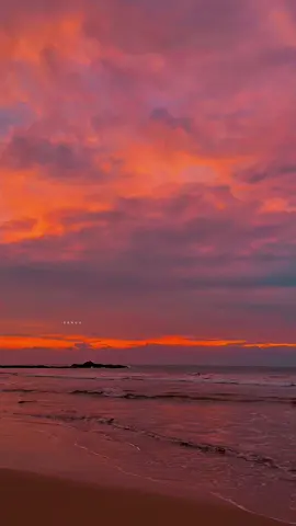 හිටියේ ඔයා සැම දා...!🤍💐 #foryou #fyp #fyp #sunset #sunsetlover #travel #whatsappstatus #trending #trendingsong #viral #goviral #srilanka #nature #naturevibes #beachvibes #evening #beauty #sea