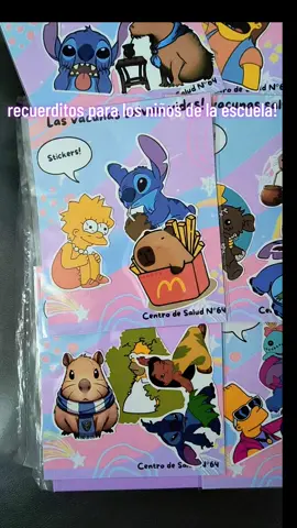 Querés darles un recuerditos a tus invitados? esta es una opción linda, en tendencia y económica! stickers!!!! en este caso hicimos de Stitch, capibara y los Simpson para los niños de la escuela que se aplicaron las vacunas! 💕🤗🤗🤗#paratiiiiiiiiiiiiiiiiiiiiiiiiiiiiiii #sitckershandmade #souvenirs #liloandstitch #capibara #lossimpson 