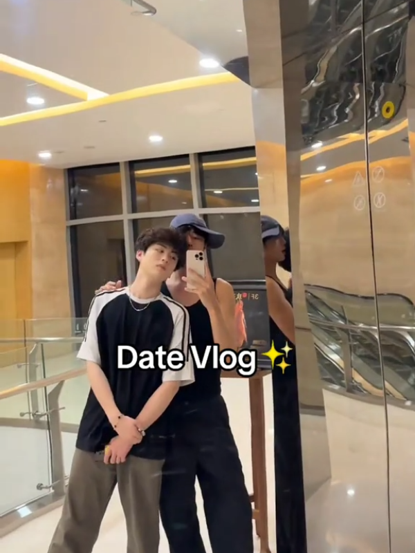 he's rich✨ #blcouple #chineseboy #chinesecouple #bl #douyin #fyp #trending #viral 