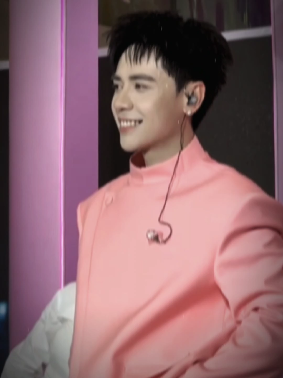 Ảnh dễ thương quàii 🤭🤗🤗🤗🤗🙈🙊🐼 #QuangHungMasterD #lorealparis 