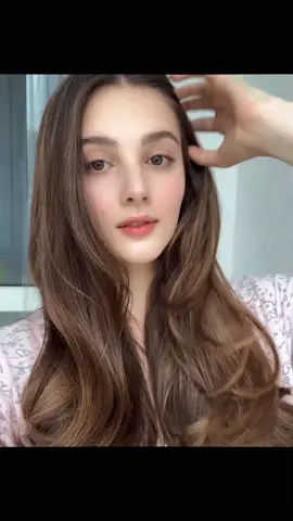 Hi guys 🫵😊 #viral?videotiktok😇😇 #trendingsong❤️‍🔥 #englishgirls12 #shortvideo #trendingimages 