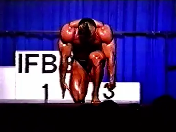 Gary Strydom... #oldschoolbodybuilding #goldenerabodybuilding #academiamotivação #gym #foryour #fyp #viralvideos #foryoupage 