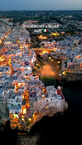 Polignano A Mare 🇮🇹✨ The beauty of this cliffside village in Puglia by night took our breath away 🥹 #italy #italia #polignanoamare #puglia #apulia #italy🇮🇹 #night 