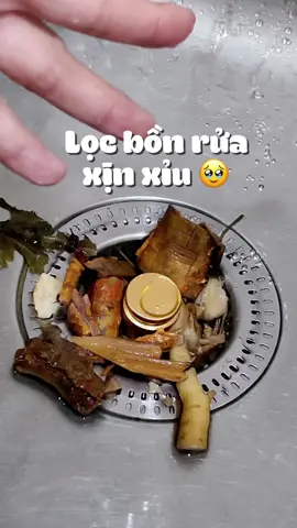 Team rửa chén bát phải có các bà ui. Cái lọc rác Miìan này tiện lợi sạch sẽ như vầy mà giờ tui mới biết. #mecucman #bolocbonrua #locracbonruachen #locracbonruabat #yeubepnghiennha #yeubep #nghiensach #giadungtienich 