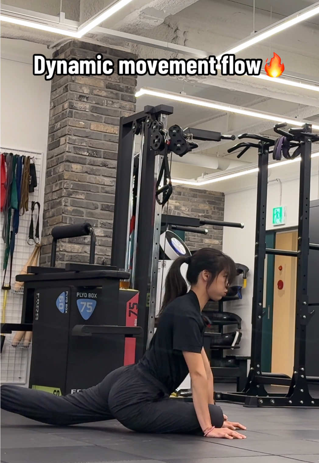 Dynamic movement flow🔥 #hipmobilityexercise #mobilitytraining #movementflow 