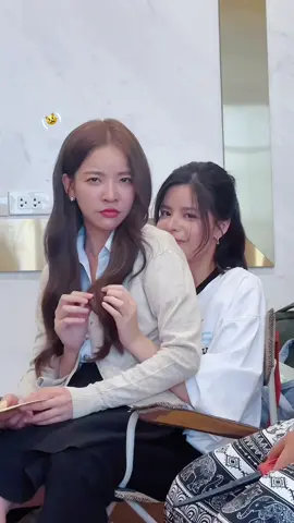 แอบถ่ายค่ะ แต่ไม่เนียน😾🐶 #รักปากแข็ง #SWSHGL  #faymay #เฟเมษ์  #fay_riezz #maywyda 