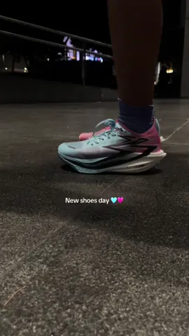 Help me create my First ever marathon playlist!! 🩵🩷  my second shoes from @361Degrees official ph 👟 sobrang cutesy!! 💖#seventeen #Running #runningshoes #carbonplateshoes #361degrees #svt #fyp #marathon 