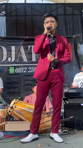 Penyanyi pria muda berbakat dari Garut selatan senggol boss @Restu Singgih #gerengsengkeun #fyp #biduanhoot #dangduttiktok #hiburanviral #artiscantik #dangdutkoplo2022 #dangdutviral #radjataentertainment #indraradjata 