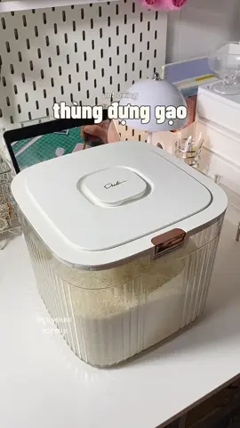 Đựng gạo vào đây thấy tiện quá chừng  #thunggaothongminh #thunggao #thungdunggao #thungdunggao10kg #giadung #tienichgiadinh #review 