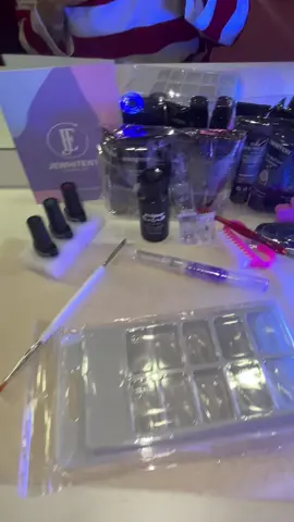 the easiest set of nails i’ve done on myself tell why the left was easier than normal @JewhitenyOfficial #TikTokShop #dealsforyoudays #tiktokmademebuyit #fyp 