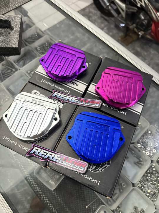 TUTUP NOKEN MEGAPRO TIGER CB CNC🫶🏻 READY PART : TUTUP NOKEN MOTOR : HEREX KELENGKAPAN : SESUAI FOTO BAHAN : ALMUNIUM  WARNA : PINK VIOLET , GREEN , BIRU YZ BIRU MUDA  DLL Request warna bisa chat terlebih dahulu BERAT BARANG : 200grm