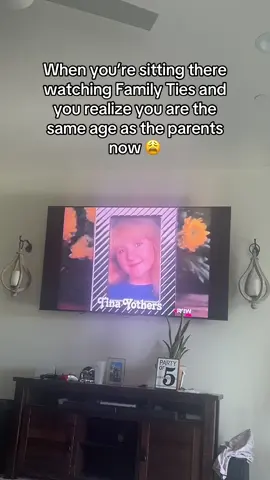 I used to watch this as a kid! #family #80s #tvshow #familyties #michealjfox #relatable #parentsoftiktok #humor 