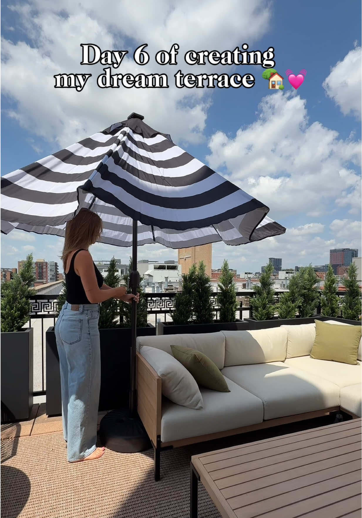 The perfect patio umbrella 🥹⛱️ #outdoorfurniture #patio #terrace #patiomakeover #dreamapartment #creatorsearchinsights #dreamhome #patiodecor 