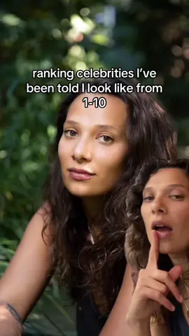 If I look like Zoe, that’s all I need in this life #celebrity #celebritylookalike #greenscreenvideo #dumbbitch 