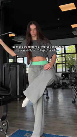 même quand il y a personne hahaaaa 🙈 | outfit @AYBL c0de: ALIX