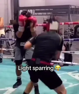 That ain’t sparring that’s a war 😭 (via fightclipshub/IG) #sparring #boxer #boxing 