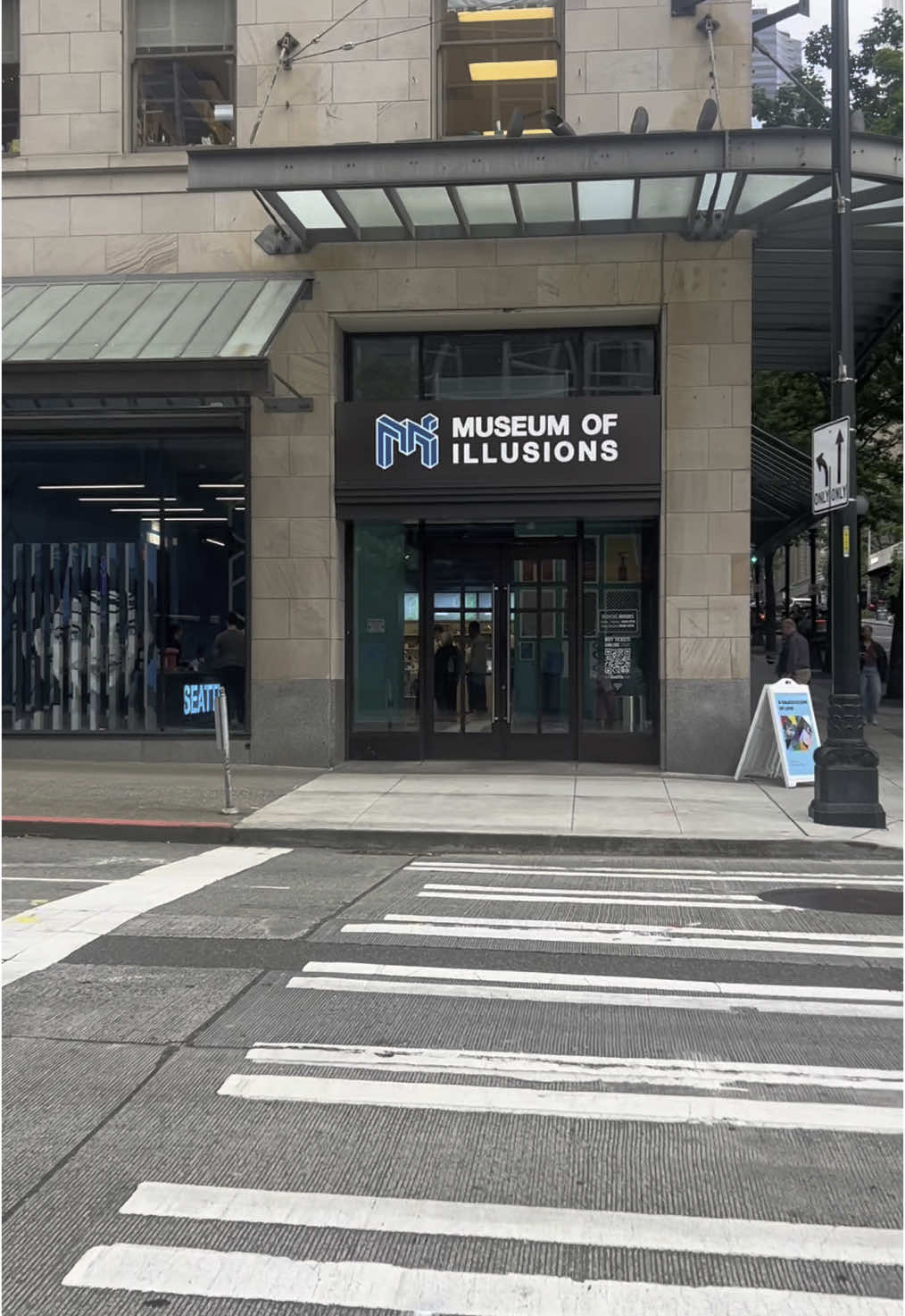 Museum of Illusions in Seattle, WA was SUCH a neat place!! Great place to take the kiddos this summer and get out the heat (when it decides to come, you know Washington weather 😂) #museumofillusions #moiseattle @Museum of Illusions 