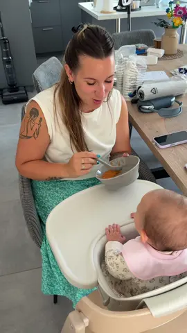 Bon appétit Mïa 🥰 @Laure Brnt #amour #laure #couple #bebe 