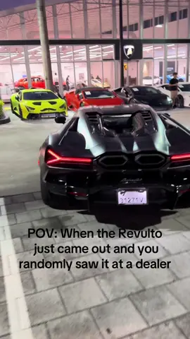 The start up was so much louder than I expected. #lamborghinirevuelto #lamborghini #revuelto 
