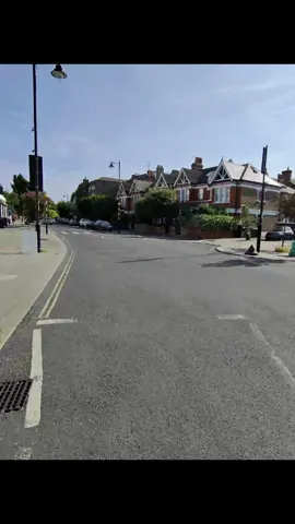 #streets #traveltiktok #streets_of_london_ #streets #londonlife #fyp #londonlife #londoncycling 