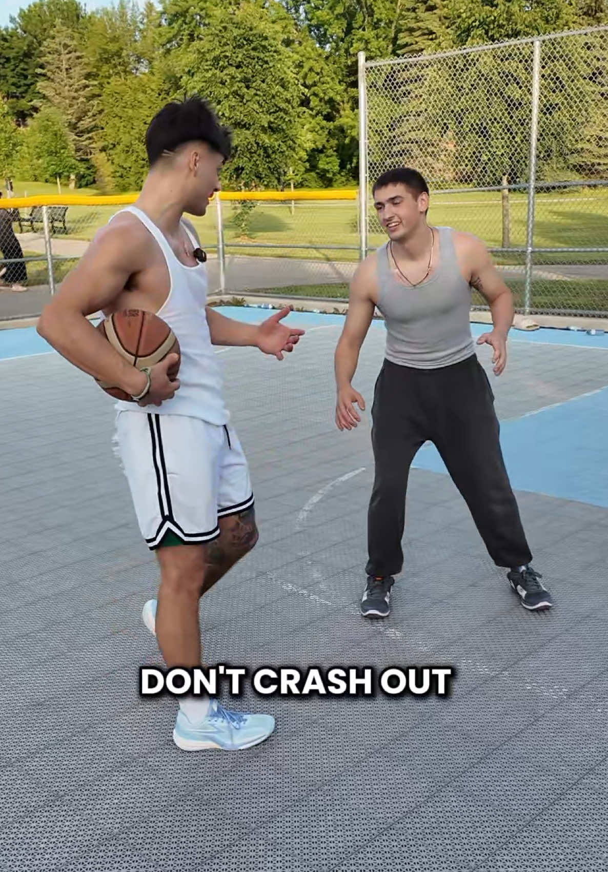 Greece vs Italy 1v1 for the streets 🇮🇹🇬🇷That one was for his Nona fs….  #streetball #basketball #mattkiatipis 