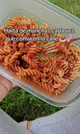 ¿Harta de acabar con manchas fuera de casa? 😩🍝 Este quitamanchas portátil va en el llavero, colgado del móvil o en la mochila. Para estar siempre limpia, estés donde estés. Perfecto para comidas fuera de casa, viajes, camping, eventos o cualquier imprevisto. 👉 Te lo enseño mejor en mi perfil. Échale un ojo. 👀 #quitamanchasportatil #quitamanchas #sticklimpiador #manchasRopa #ropaLimpia #gadget #tiktokespaña 