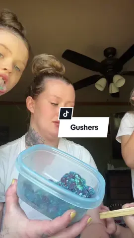 #cottoncandy #gushers #Candy #sour #yummy #TiktokShopCreatorPicks 