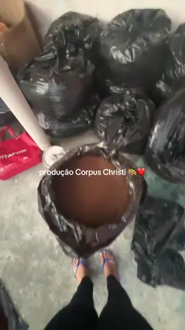 Bastidores do Corpus Christi ❤️🎨 #corpuschristi #catolico #jovenscatolicos #tapete #tapetecorpuschristi 