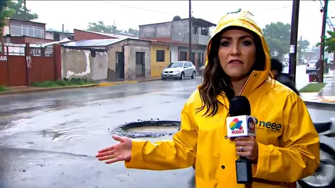 #rain #funny #carloseduardoespina #fyp #mexico #mexicocity #funny #reporter #news 