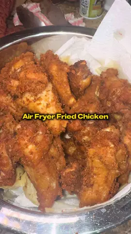 When you wanna eat fried chicken but need to live to tell the story 😭😭😍 Comment some quick meals for my sister yall.  #AirFryerRecipes #FriedChicken #CrispyChicken #EasyRecipes #quickmealideas  	