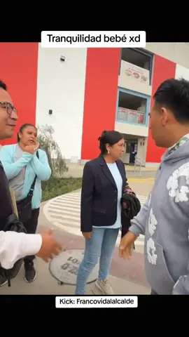 Jajaja ya le han fallado antes a la directora #franco #alcaldeate #reaccion #ate #lima #elecciones #kick #clips #francovidal #trabajo #clipero #muro #policia #kickperu #peru #clips #paratii 