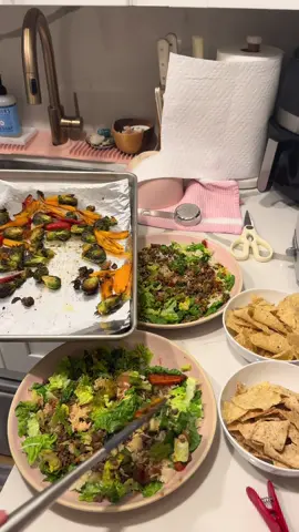 Taco salad bowls!!!!! #cookwithme #healthyrecipes #taco #tacobowl #cooking #heathlyfood #fyp