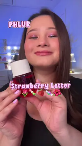 En busca de fragancias que huelan a fresa encontré Strawberry Letter 🍓de @Phlur Fragrances y ahora estoy Obsecionada, ameee 😍❤️ huele riquísimo. #phlurfragrance #phlur  #phlurstrawberryletter #strawberry #strawberryletter #gourmandfragrance #fresa #perfumesdulces #perfumesolorafrutas #perfumesfrutales  #perfumetiktok #phlurfragrance  #tiktokshopcreatorpicks 