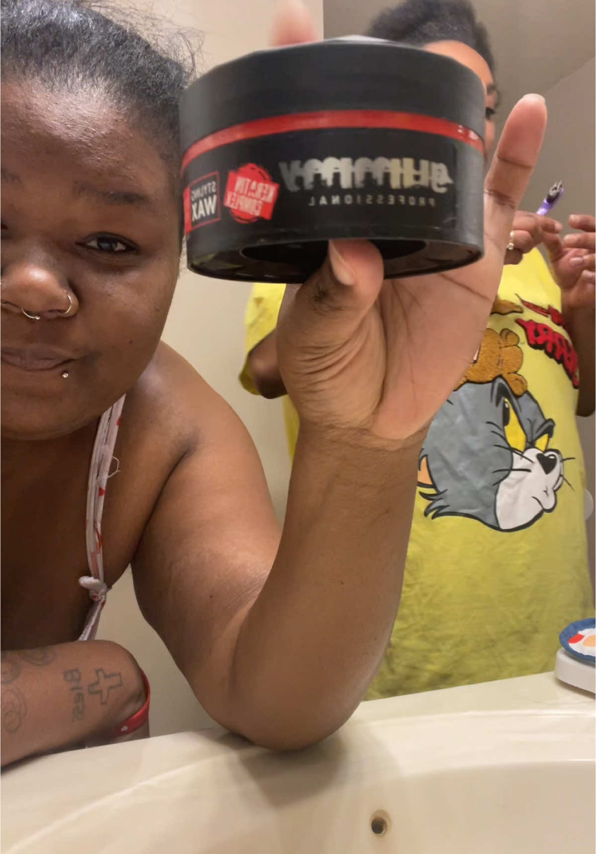 Gummy styling wax 0/10 very much oily and not 4c hair approved  #edgecontrol #hairproducts #gummyhairwax #fyp #hairtok 