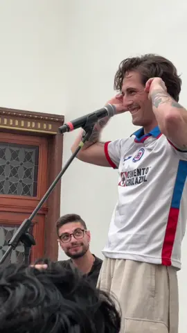 Respuesta a @𝓥𝓪𝓷𝓮𝓼𝓼𝓪 🍒  Un damiano fan del cruz azul jajaja  @Damiano David  #damianodavid 