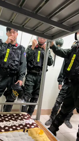 Nhiệm vụ nào cũng hoàn thành, khó khăn nào cũng vượt qua.chúc các đồng chí Khoẻ.