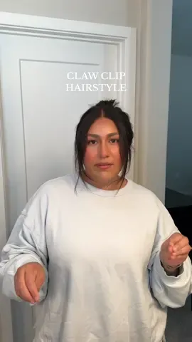 Constantly wearing this hair because it’s so easy ✨✨ #hair #hairstyle #clawclip #hairtutorial #beauty #fashion #style #grwm #grwmhair 