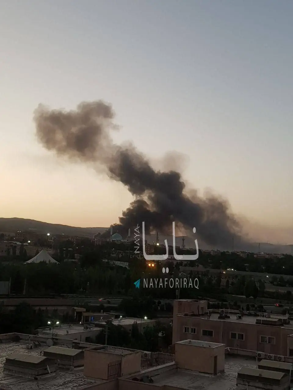 تصاعد أعمدة الدخان بعد سماع دوي انفجار قرب جامعة الإمام الحسين في طهران
