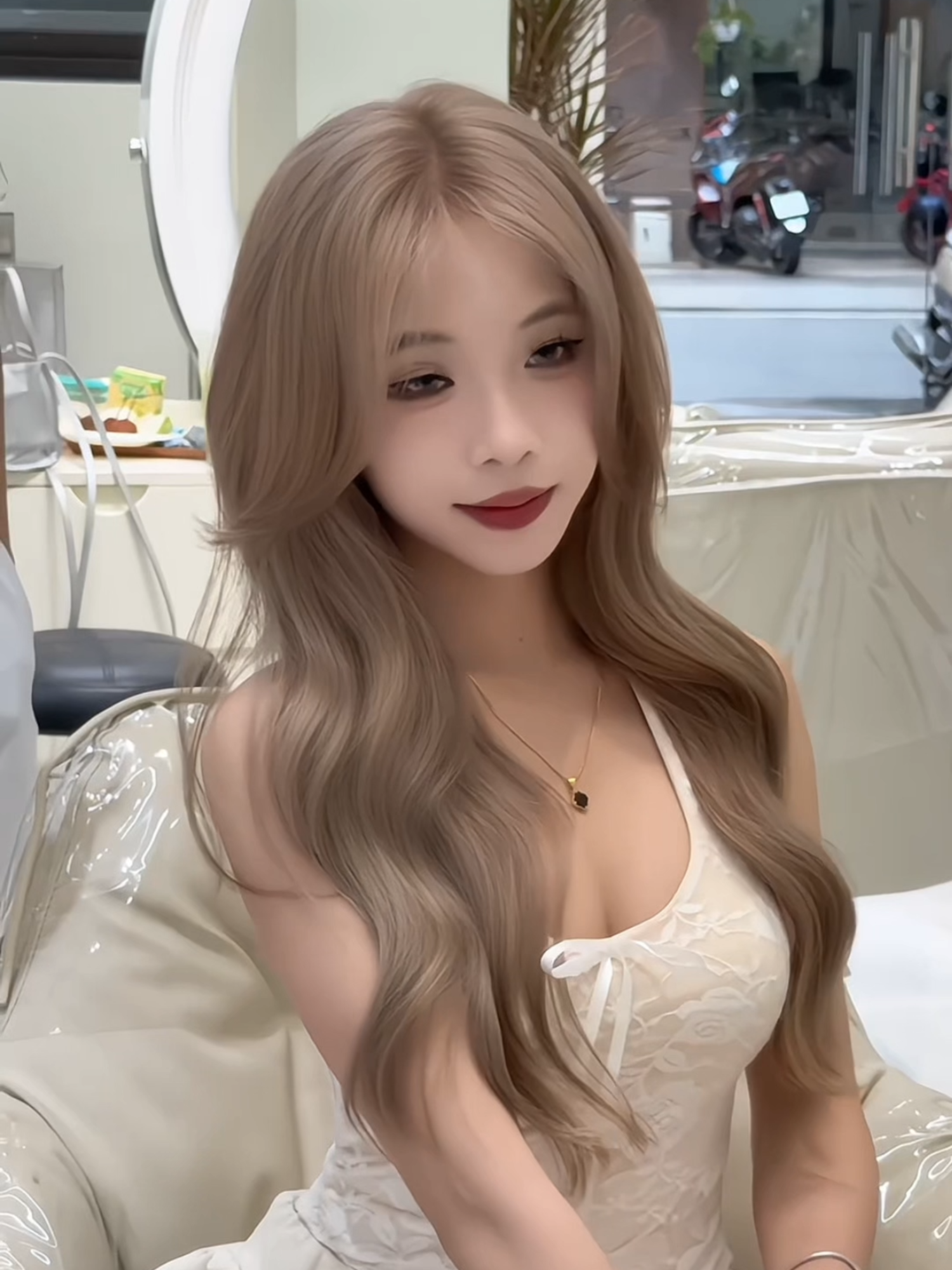 Nghe đồn cô gái nào cũng thích ''Trà Sữa''  #victoriahairsalon #xuhuong