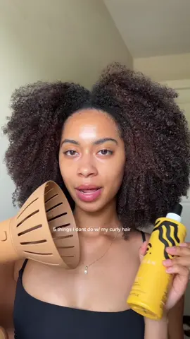 lets talk ab some things i dont do as a curly girl 💭 + disclaimer: im not saying these are things you should also do/or dont do. always do what works for you and your hair 🫶🏼