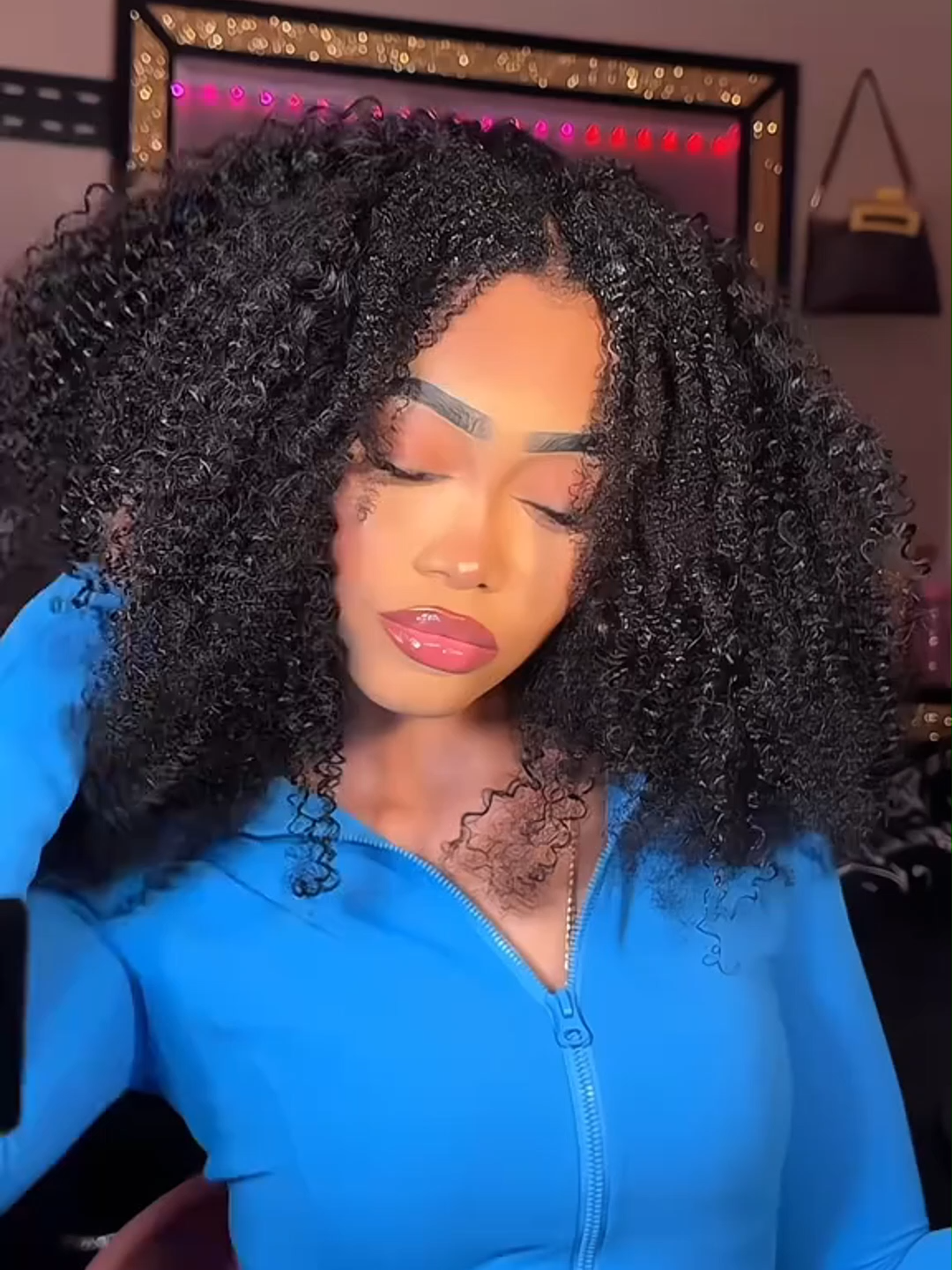 Get you a head full of hair using our vpart wig😍 @yaatiff Hair: Kinky curly V part wig 20inch🔗 in bio, code TK20. #naturalhair#recoolhair#vpartwig #curlyhair#kinkycurlyhair#beginnerfriendly#wiginstall#humanhairwig