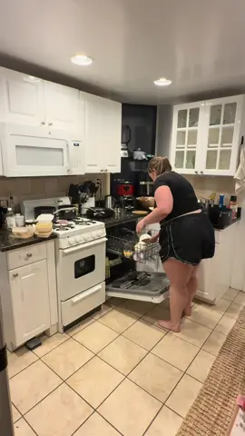 clean house, leftovers, and love island is lowkey the perfect night ✨🏝️ #Vlog #afterwork #cleaning #LoveIsland #loveislandusa #fyp #nyc 