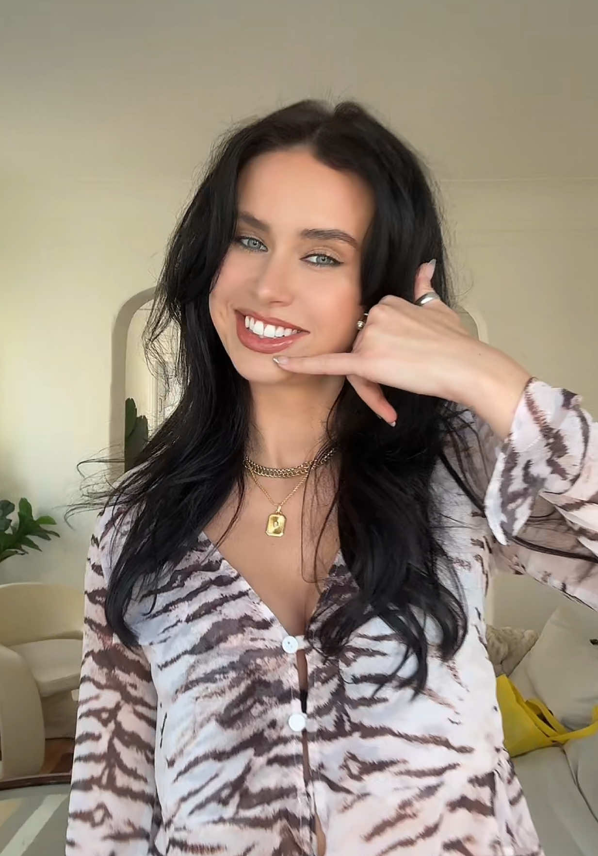 I love being a girl with a messy apartment & no bf hehe