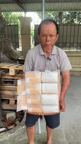 Combo 10 bịch giấy ăn Topgia ạ. Em Khang cảm ơn các cô chú nhiều #giayantopgia #xuhuong 