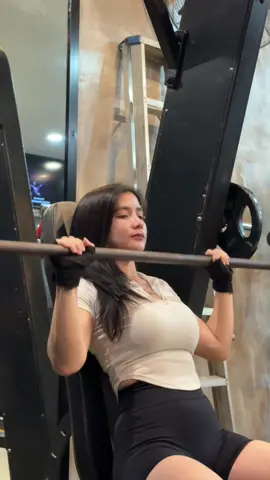 🥵 #gymgirl #gym #workoutmotivation 